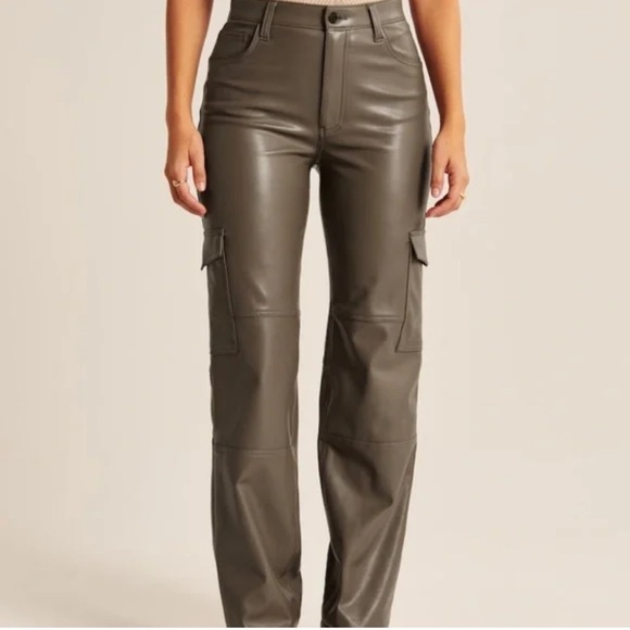 Abercrombie & Fitch Denim - Abercrombie The 90s Relaxed Jean High Rise vegan leather